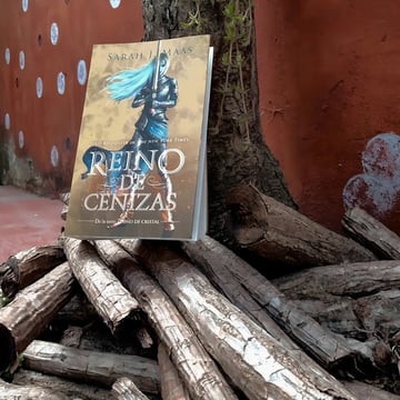 Portada de Reino De Cenizas - Sarah Maas