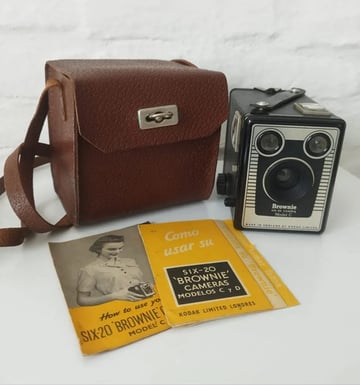 Camara Antigua Kodak Brownie Six 20 Ingles Caja Manuales Uso Negro