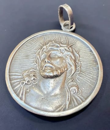 Medalla Cristo En Plata Sellada Grande 17,25 G Plateado