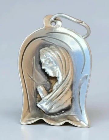 Medalla Virgen En Oración Plata Sellada 11 G Plateado