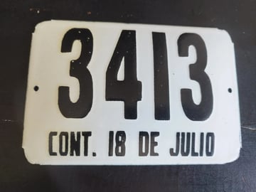 Cartel Chapa Esmaltada 3413 Cont 18 De Julio Antiguo Uy Deco Blanco