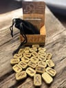 Runas De Madera Kit Esotérico Para Adivinación Y Meditación — imagen 1